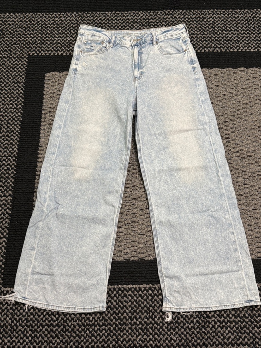 American Eagle Super High Rise Baggy Wide Leg Jeans Women’s 12 Distressed Casual